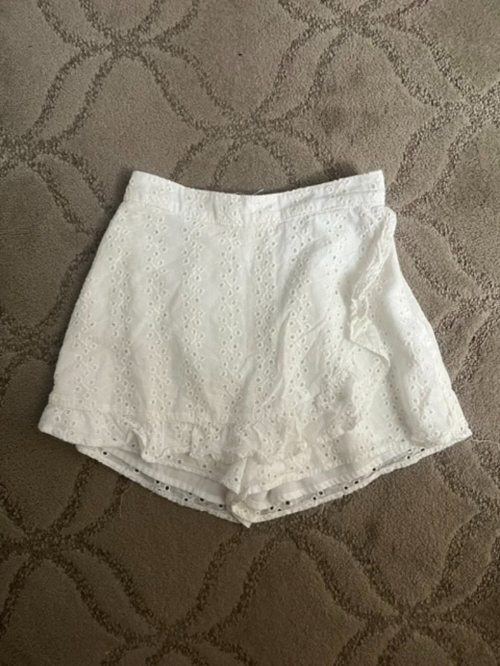 Girl's White Eyelet lined shorts/culottes